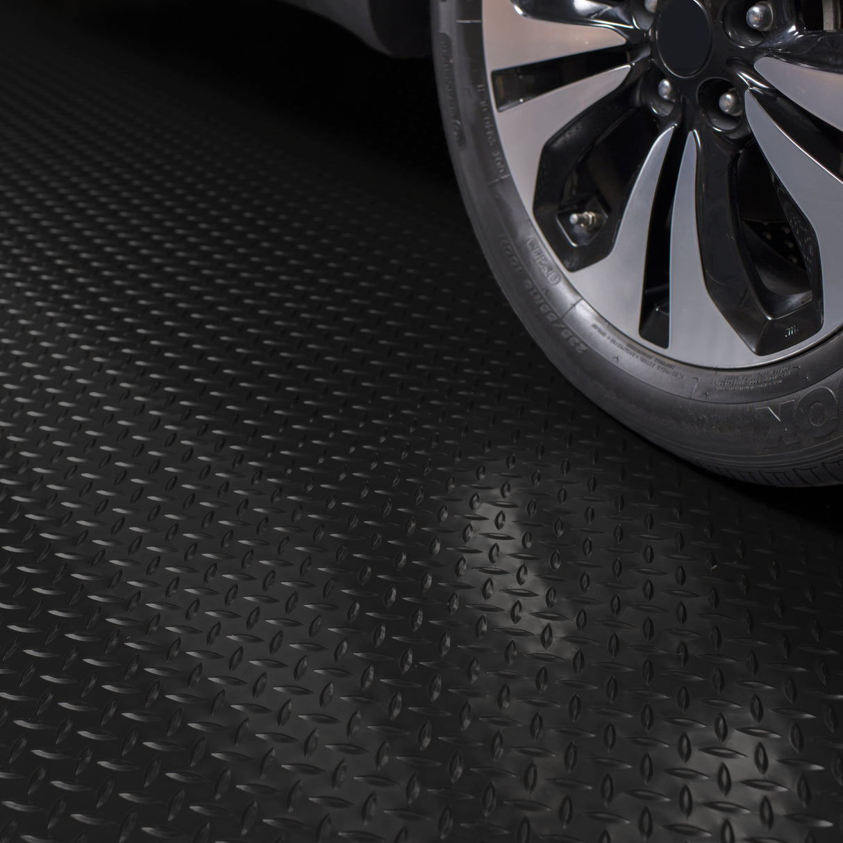 Garage Roll-Out Vinyl Mat - Diamond Tread